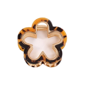 Elegant flower-shaped hair claw clip in tortoiseshell resin with a golden metal spring