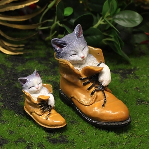 Miniature Cat In Boot Figurine Resin Hand Painted Sleeping Kitten Sculpture Micro Landscape Garden Desktop Decoration