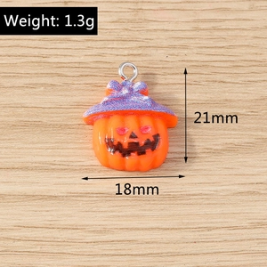 Macro shot of Halloween pumpkin charm showing 21x18mm size and 1.3g weight details