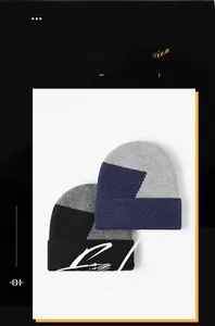 Detail von farblich abgesetzten Winter-Beanies mit Fleece-Futter in Schwarz und Marine