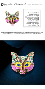 Macro view of vintage cat mask brooch with size 6.3cm x 6cm and 3A rhinestones details