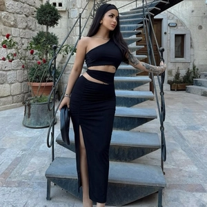 Slim fit black one-shoulder cutout two-piece dress with high side split and knit fabric
