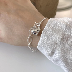 Detail of S925 sterling silver heart bracelet featuring a unique toggle clasp design