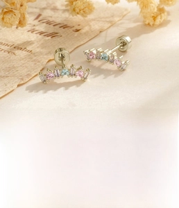 Detailed view of coffee gold zircon ear stud with pink and blue heart-shaped stones
