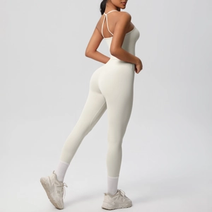 Detail of cross-strap back design on beige high-waist yoga set with brushed fabric