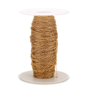 Chaîne à bijoux dorée en acier inoxydable sur bobine blanche pour la création d'accessoires
