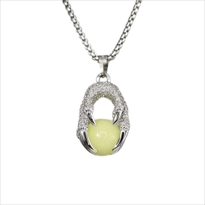Collana con artiglio di drago luminoso da uomo in acciaio inossidabile con pendente a perla
