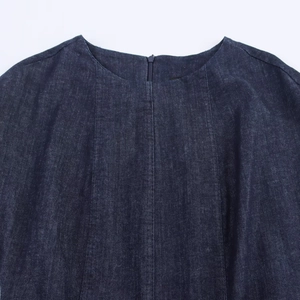 Robe midi en jean bleu foncé ajustée avec fermeture éclair au dos et col rond