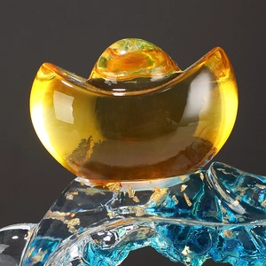 Nordic amber resin horse statue ornament for luxury office and home tabletop decoration