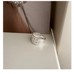 Close-up of S925 sterling silver open ring featuring minimalist four-pointed star relief