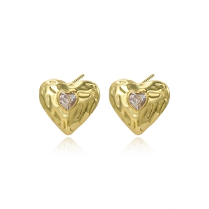 Minimalist 18k gold heart earrings with hammered texture and heart-shaped zircon