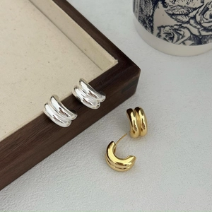 Minimalist double layer C-shaped hoop earrings in polished gold and silver metal finishes