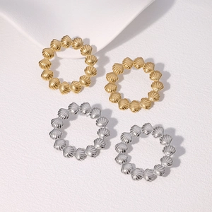 Creolen aus Edelstahl mit Muschelstruktur in Gold und Silber mit 18k Vergoldung