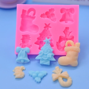 Moule en silicone avec sapin de Noël, bonhomme de neige et chaussettes pour pâtisserie