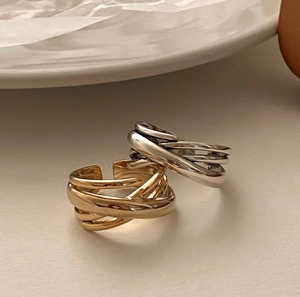 Macro shot of S925 sterling silver woven ring detail showing interwoven band design