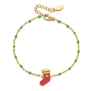 Détail du pendentif bas de Noël sur chaîne en acier doré avec des perles en émail vert