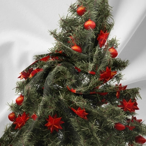 Dettaglio ravvicinato del tessuto stampato con albero di Natale e decori rossi