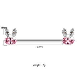 Dettaglio piercing industrial argento con orecchie di coniglio in zircone rosa, 37mm