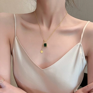 Vintage emerald pendant necklace with gold chain for women minimalist style