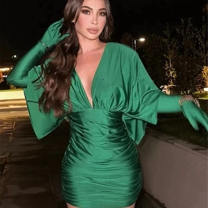 Vestito Mini In Raso Arricciato Con Scollo A V Profondo Con Guanti Lunghi Coordinati Aderente Sexy Da Festa