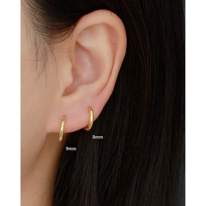Minimalist gold S925 sterling silver hoop earrings in 8mm and 9mm sizes on model