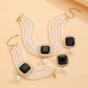 Détails du coffret bijoux avec perles d'imitation et pendentifs en alliage doré