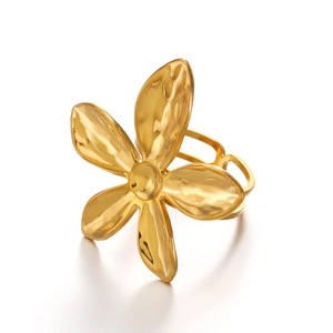 Bague florale épaisse plaquée or 18 carats avec texture métallique vintage artisanale