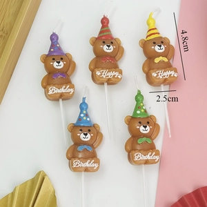 Set de 5 velas de cumpleaños de ositos marrones con gorros de fiesta de colores