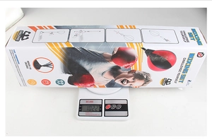 Detailed scale view showing the total boxed weight of 1022g for the kids boxing set