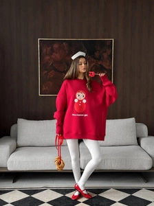Felpa oversize rossa con stampa di bambola russa e scritte, stile casual chic