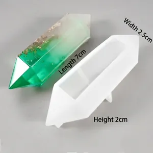 Moule en silicone pour pendentif pendule avec dimensions 7x2.5x2cm et produit fini en résine
