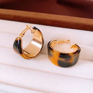 Retro 18K gold-plated C-shaped resin hoop earrings with brown tortoiseshell texture