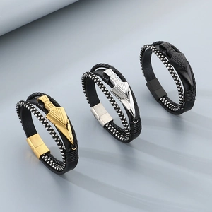 Bracciale da uomo in pelle con ciondolo a freccia e chiusura magnetica oro argento e nero