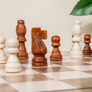 Premium wooden magnetic chess set with two queens and folding round-corner game board