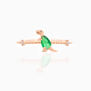 Detailed view of 18K rose gold dinosaur ring with green teardrop zircon stones