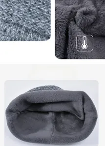 Détail du bonnet en maille d'hiver avec doublure en polaire grise pour la chaleur