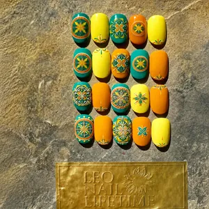Detail von 20 Stück Bohemian Mandala Nagelaufklebern in Waldgrün und Orange Mattoptik
