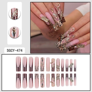Faux ongles longs imprimé léopard zèbre avec nœuds dorés et charmes de luxe diamantés