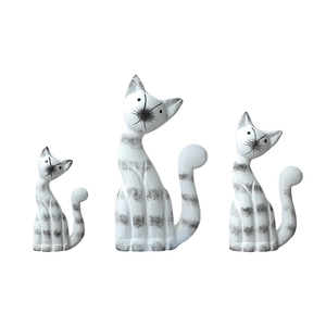 Three-piece European striped cat statues set for modern home living room decor