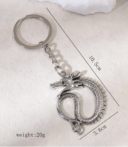 Detail view of a vintage silver dragon keychain with 10.5cm length and 20g weight spec