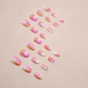 Faux ongles courts ronds avec dégradé rose et orange doux, ensemble de 24 pièces