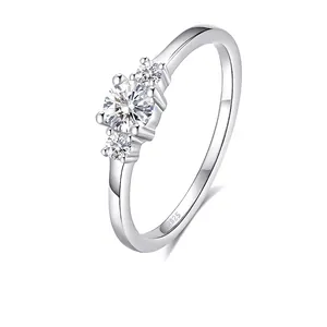Moissanite Ring 925 Sterling Silver Round Cut Cubic Zirconia Classic Engagement Jewelry Accessory For Women