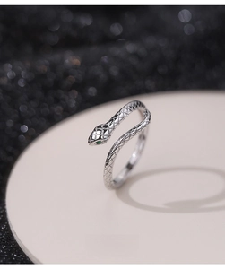 Detailed view of S925 silver snake ring with green gemstone eye and scale texture