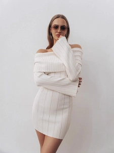 Robe courte blanche à épaules dénudées et manches longues en maille côtelée pour femmes