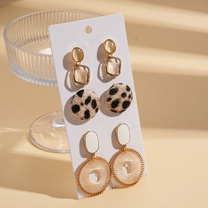 Détails de 3 paires de boucles d'oreilles bohèmes avec imprimé léopard et créoles dorées