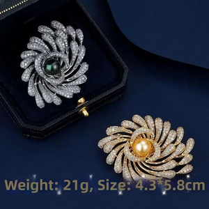 Detail view of retro pearl firework brooches with size 4.3x5.8cm and 21g weight info