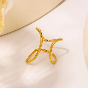 Anello geometrico asimmetrico traforato minimalista in acciaio inossidabile placcato oro