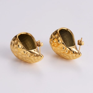 Elegant 18K gold teardrop stud earrings with a textured hammered finish in stainless steel