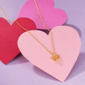 Close-up of golden S925 sterling silver heart necklace with MOM lettering and zircon