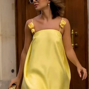 Robe Courte En Satin À Bretelles Avec Appliques Florales Taille Haute Élégante Sans Manches Jaune Pour Femmes